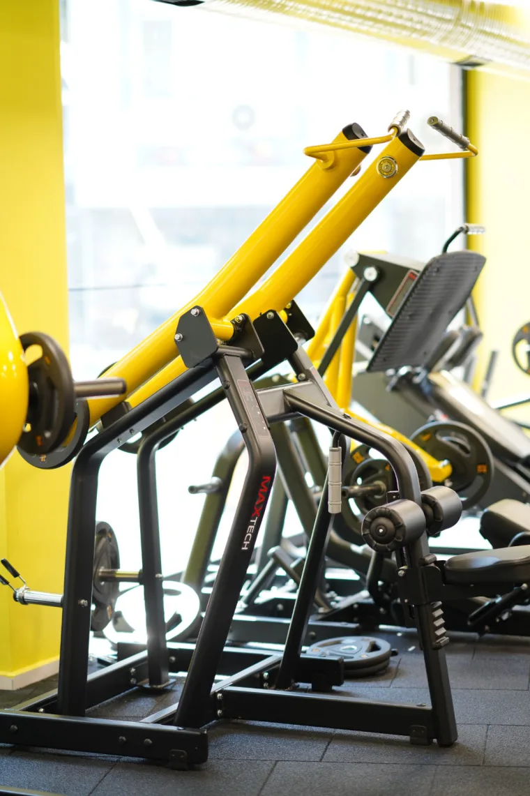 Özkan GYM Club ağırlık bölümü